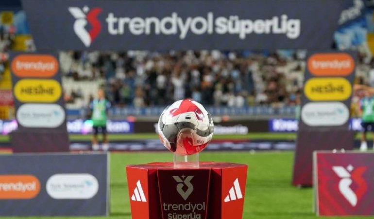4. hafta fikstürü güncellendi: Fenerbahçe – Beşiktaş derbisinin tarihi belli oldu