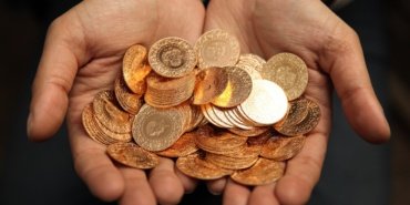 Altinda-tarihi-gunler-Gram-altin-1-ayda-bin-lira-kazandirdi-featured