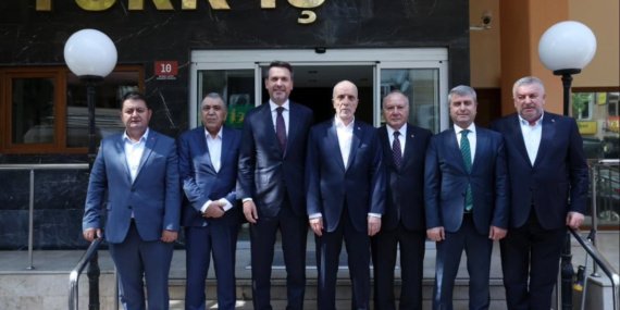 Bakan-Bayraktar-Turk-Is-Genel-Baskani-Atalay-ile-bir-araya-geldi-featured