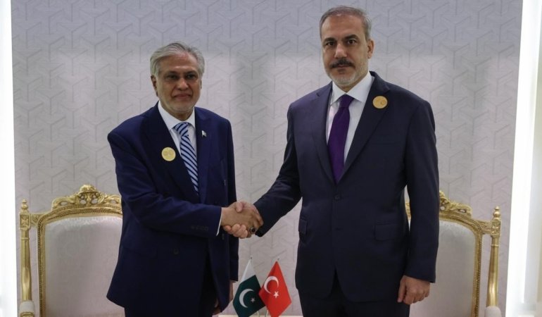 Bakan Fidan, Pakistanlı mevkidaşı Dar ile görüştü