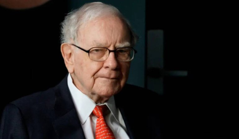 Berkshire Hathaway S&P 500’ün gerisinde kaldı: Yatırımcılar nakit ve liderlikten endişeli