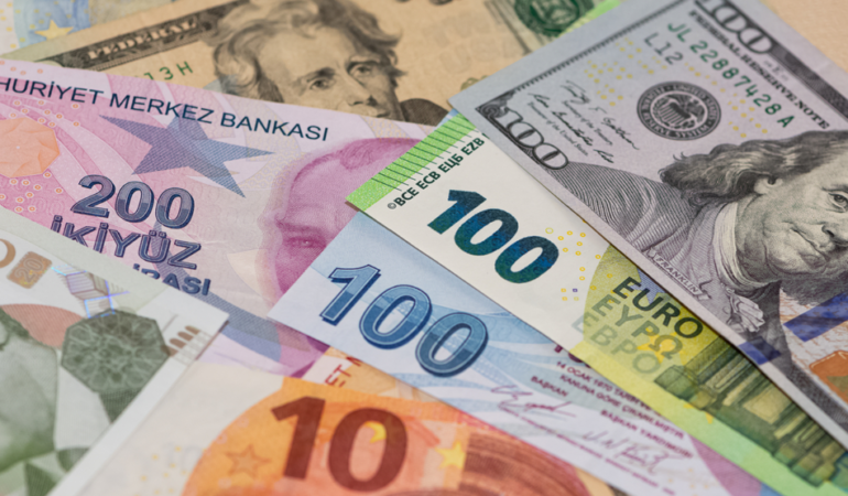 Dolar durmak bilmiyor: Bir rekor daha kırdı