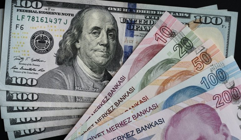 Dolar/TL'nin ateşi sönmüyor: Bir rekor daha kırdı