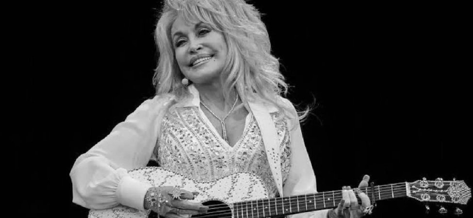 Dolly-Parton-yasamini-yitirdi-ABD039de-bayraklar-bir-hafta-yariya-indirilecek-featured