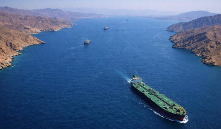 Hürmüz Boğazı’nda tanker trafiğinde tarihi düşüş