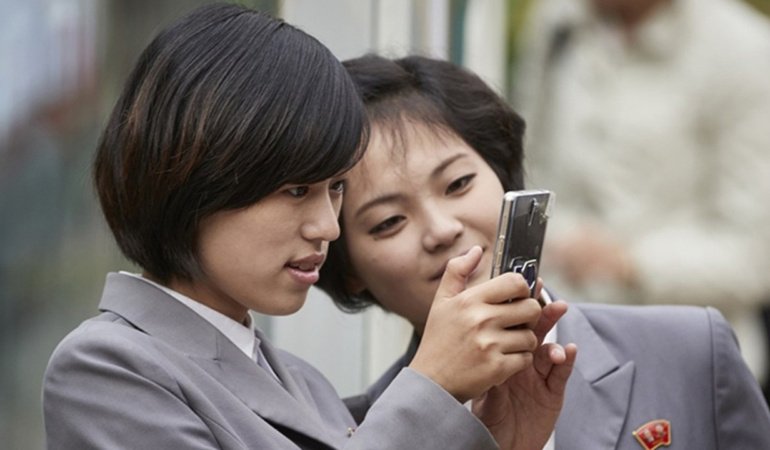 Kuzey Kore'nin telefonları: 5 dakikada bir ekran görüntüsü alıyor, bazı kelimeler yasaklı!
