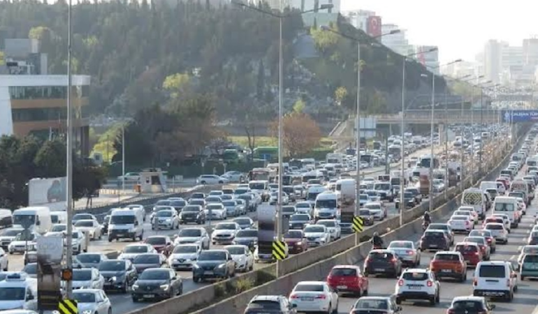 Milyonlarca sürücüyü ilgilendiriyor: Trafik ve kaskoda yeni dönem yarın başlıyor!
