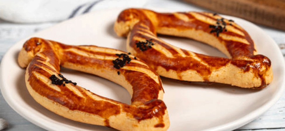 Pastane-vitrinlerinin-eskimeyen-yildizi-MasterChef-usulu-kiyir-kiyir-catal-nasil-yapilir-featured