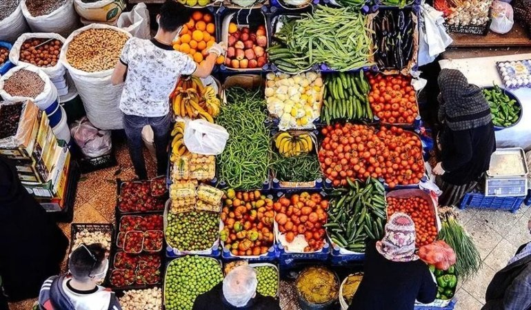 Pazar poşetinde 3 biber, 4 salatalık