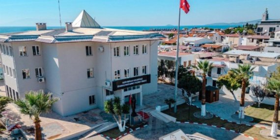 Seferihisar039in-tutuklu-Belediye-Baskani039nin-makam-surucusu-gozaltina-alindi-featured