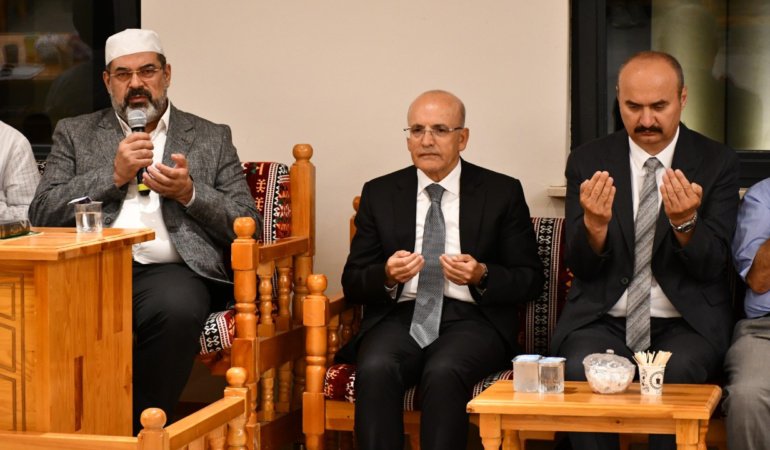 Bakan Şimşek, vefat eden yeğeninin taziyesine katıldı