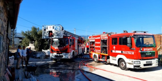 Balikesir039deki-yanginda-5-is-yeri-zarar-gordu-featured