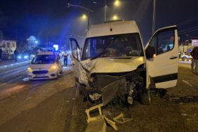 Bartin039da-minibus-ile-hafif-ticari-arac-carpisti-21-yarali-featured