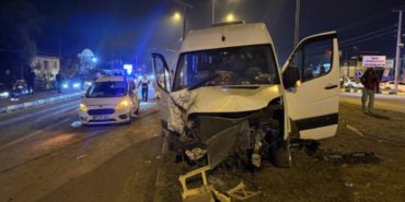 Bartin039da-minibus-ile-hafif-ticari-arac-carpisti-21-yarali-featured
