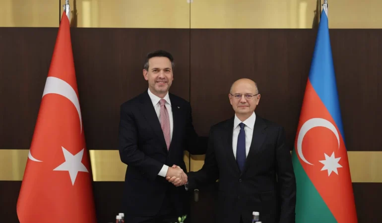 Bayraktar: Nahçıvan'dan Türkiye'ye, dörtlü yeşil koridor ve Karadeniz altı hattı üzerinde çalışıyoruz