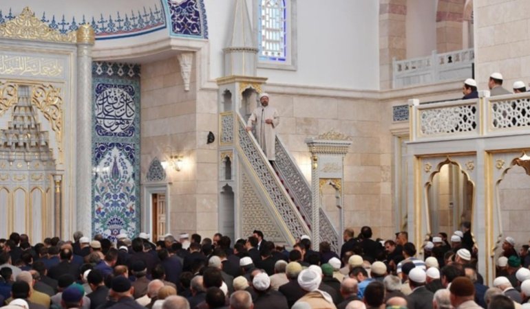 Beş yıldızlıda şatafat minberde nasihat