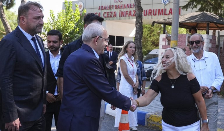 CHP Genel Başkanı Kılıçdaroğlu, Buca Cezaevi'ndeki bazı tutukluları ziyaret etti