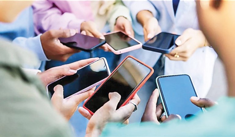Cep telefonlarında bir dönem sona eriyor