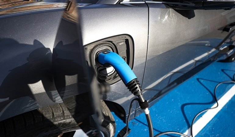 Elektrikli araçları ucuzlatacak gelişmeyi bilim insanları duyurdu