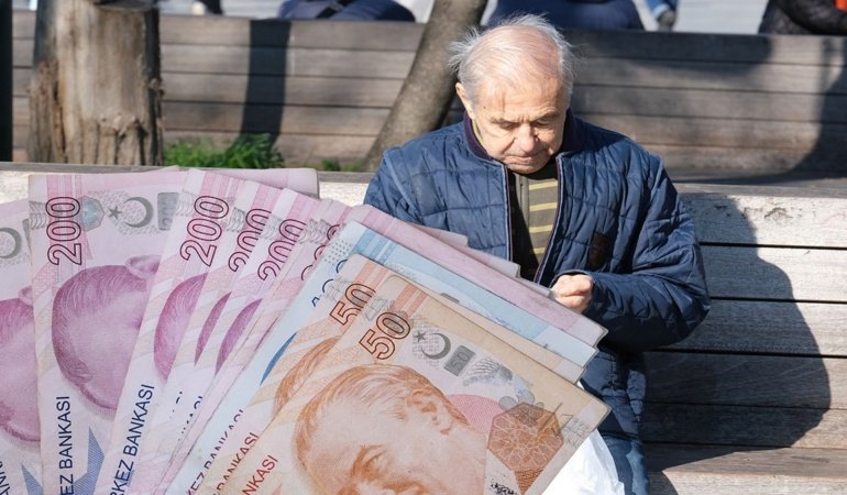 Emeklilere bir kötü haber daha: Ödenen primler tek kalemde siliniyor