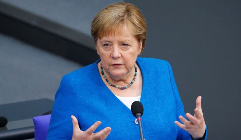 Eski Başbakan Merkel'den AfD yorumu: Kalbim kan ağlıyor, Almanya tarihinde bir dönüm noktası