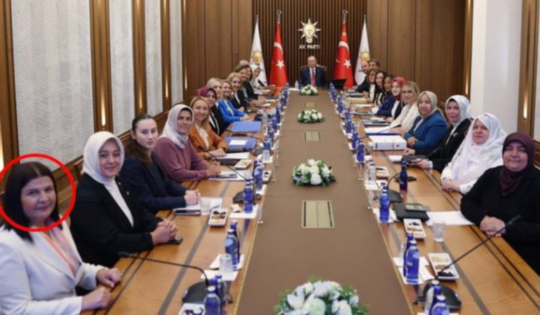 Foça Belediye Başkanı Saniye Bora Fıçı AK Parti'ye katıldı