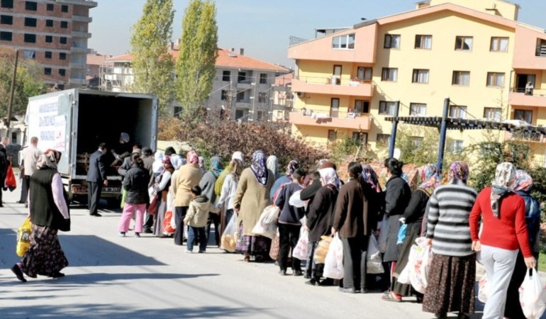 Günde 15 bin kişi devletten yardım bekliyor