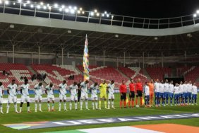 Irlanda-Milli-Futbol-Takimi-Israil039in-milli-marsi-okunurken-topluca-yere-bakti-featured