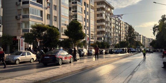 Izmir039de-bankada-rehin-krizi-Bolgeye-ozel-harekat-polisleri-sevk-edildi-featured