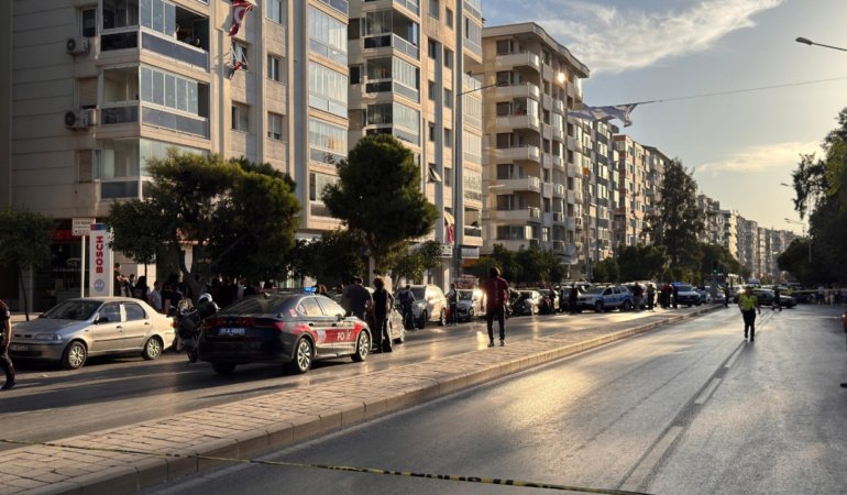 İzmir'de bankada rehin krizi: Bölgeye özel harekat polisleri sevk edildi