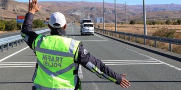 Karayollarinda-kritik-uyari-Cok-sayida-guzergahta-serit-ve-yol-degisikligi-yapilacak-featured