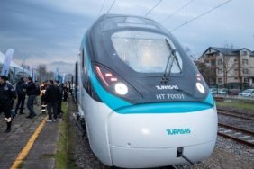 Milli-elektrikli-hizli-tren-saatte-250-kilometreye-ulasarak-rekorunu-gelistirdi-featured