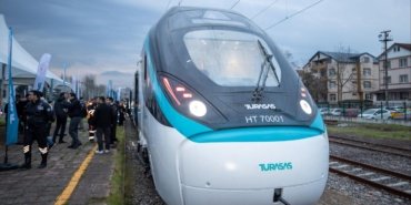Milli-elektrikli-hizli-tren-saatte-250-kilometreye-ulasarak-rekorunu-gelistirdi-featured