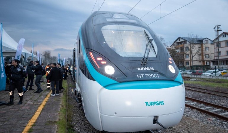 Milli elektrikli hızlı tren saatte 250 kilometreye ulaşarak rekorunu geliştirdi