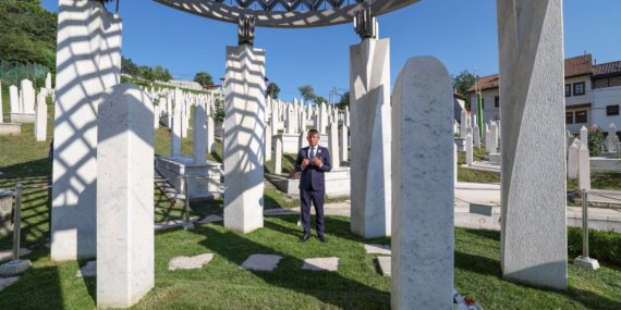 Ozel039den-Ratko-Mladic039in-askeri-torenle-gomulmesine-tepki-featured