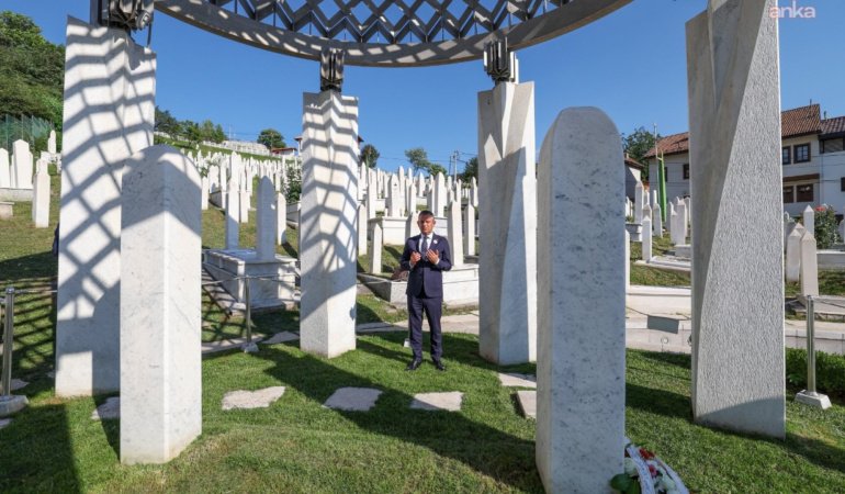 Özel'den Ratko Mladic'in askeri törenle gömülmesine tepki