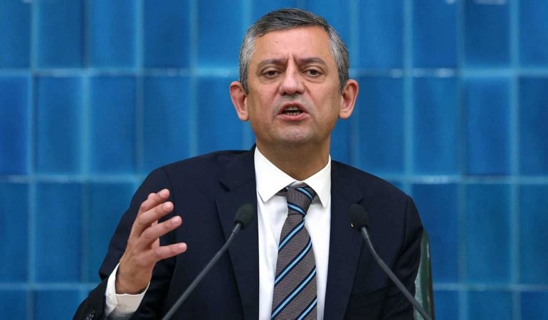 Özgür Özel'den Filenin Sultanları'na tebrik telefonu