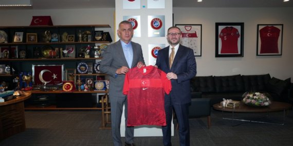 Senol-Kazanci039dan-TFF-Baskani-Haciosmanoglu039na-ziyaret-featured