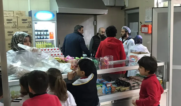 Servis ücretleri resmi tarifeyi aştı! İstanbul, Ankara ve İzmir'de velilerden şikayet yağdı