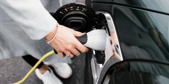 TUIK-verileri-Turkiyede-elektrikli-otomobil-sayisi-472-bini-asti-featured