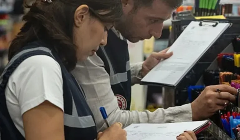 Ticaret Bakanlığı velileri kırtasiye alışverişinde uyardı! Üretici bilgisi, kullanım talimatı ve yaş işareti kontrol edilmeli