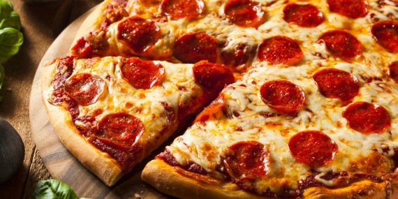 Turkiye039de-boykot-listesinde-yer-aliyordu-Unlu-pizzacinin-fisi-cekildi-featured