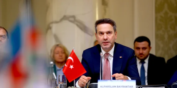 Turkiye039nin-temiz-enerji-hamlesi-milyarlarca-dolari-kurtardi-Bakan-Alparslan-Bayraktar-10-yillik-bilancoyu-duyurdu-featured
