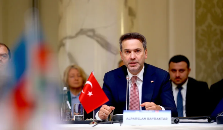 Türkiye'nin temiz enerji hamlesi milyarlarca doları kurtardı: Bakan Alparslan Bayraktar 10 yıllık bilançoyu duyurdu