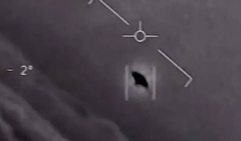 UFO arşivi genişliyor: Pentagon 1952'den görüntüleri paylaştı