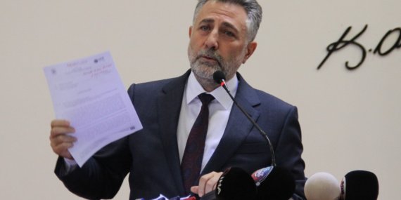 Bayrakli-Belediyesi-operasyonu-Eski-Baskan-Sandal-ve-oglu-dahil-15-kisi-tutuklandi-featured