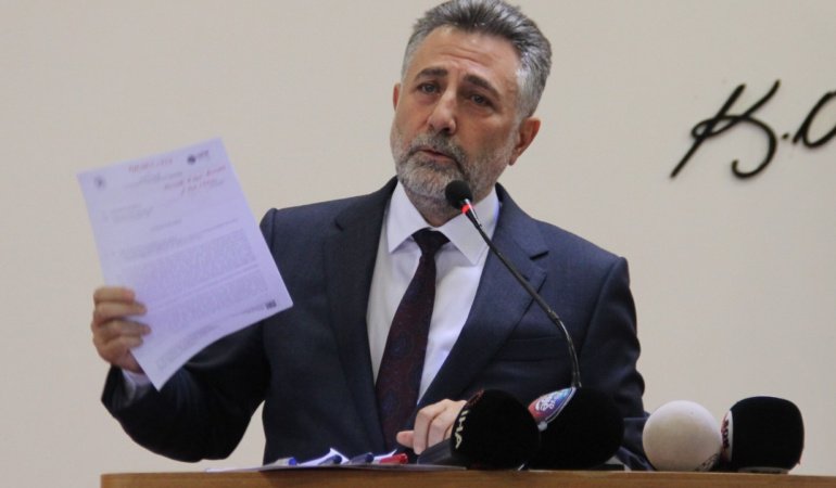 Bayraklı Belediyesi operasyonu: Eski Başkan Sandal ve oğlu dahil 15 kişi tutuklandı