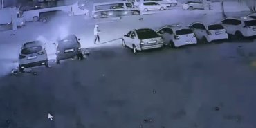 Benzin-bidonuyla-gelip-galerideki-6-araci-yakti-O-anlar-kamerada-featured