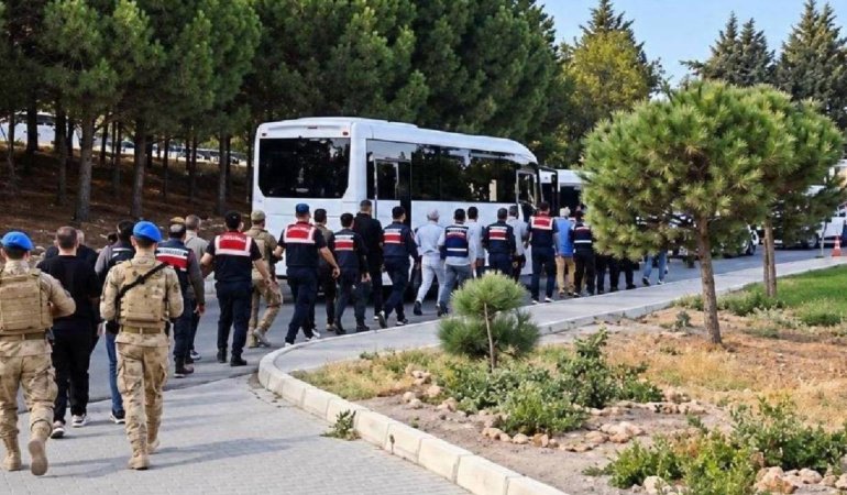 Çeşme Belediyesi'ne rüşvet operasyonunda 10 tutuklama