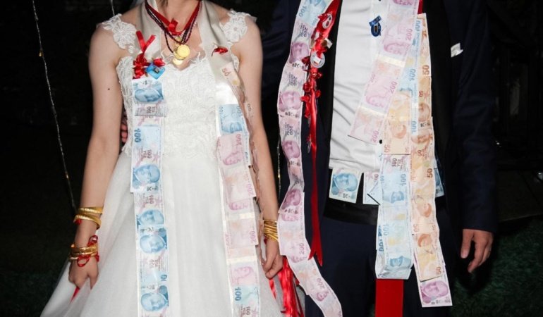 Düğünde takılan altınlar için Yargıtay'dan yeni karar: İspat edemeyen iade edecek